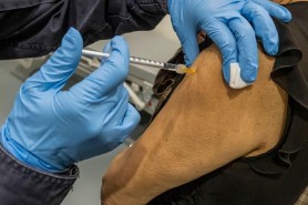 Expert: O a treia doză de vaccin anti-Covid ar putea creşte riscul apariției unor efecte secundare grave